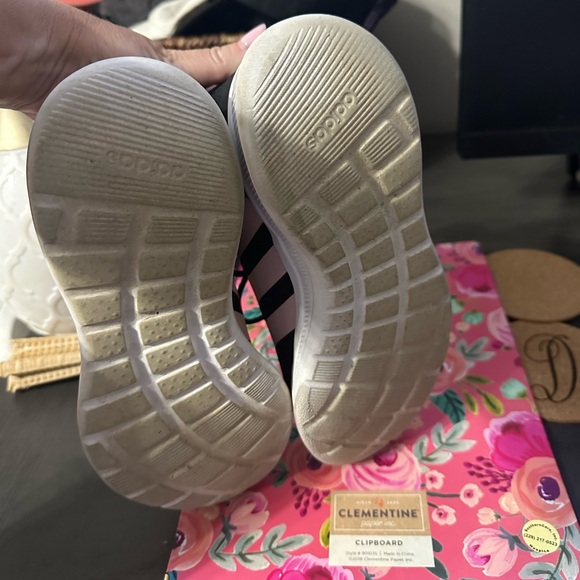 6.5 adidas shoes , hardly worn. Just do not wear them like I thought . - Picture 4 of 4